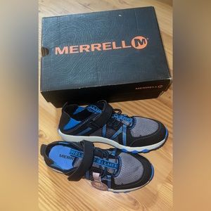 Brand new Merrell boys tennis shoes size 3